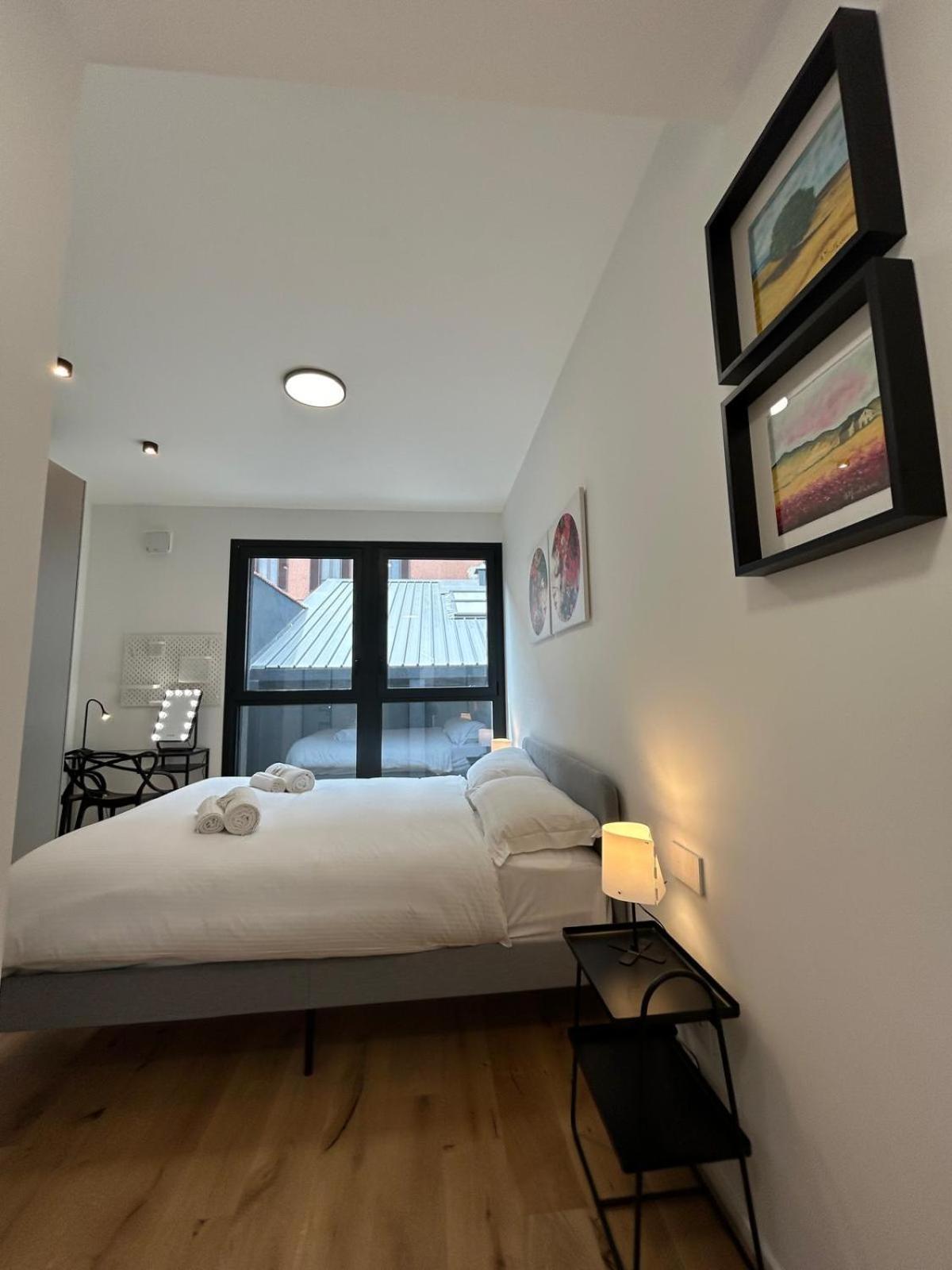 Kibilu Luxury Apt With Terrace, Isola District And Near Garibaldi Station Milan Bagian luar foto