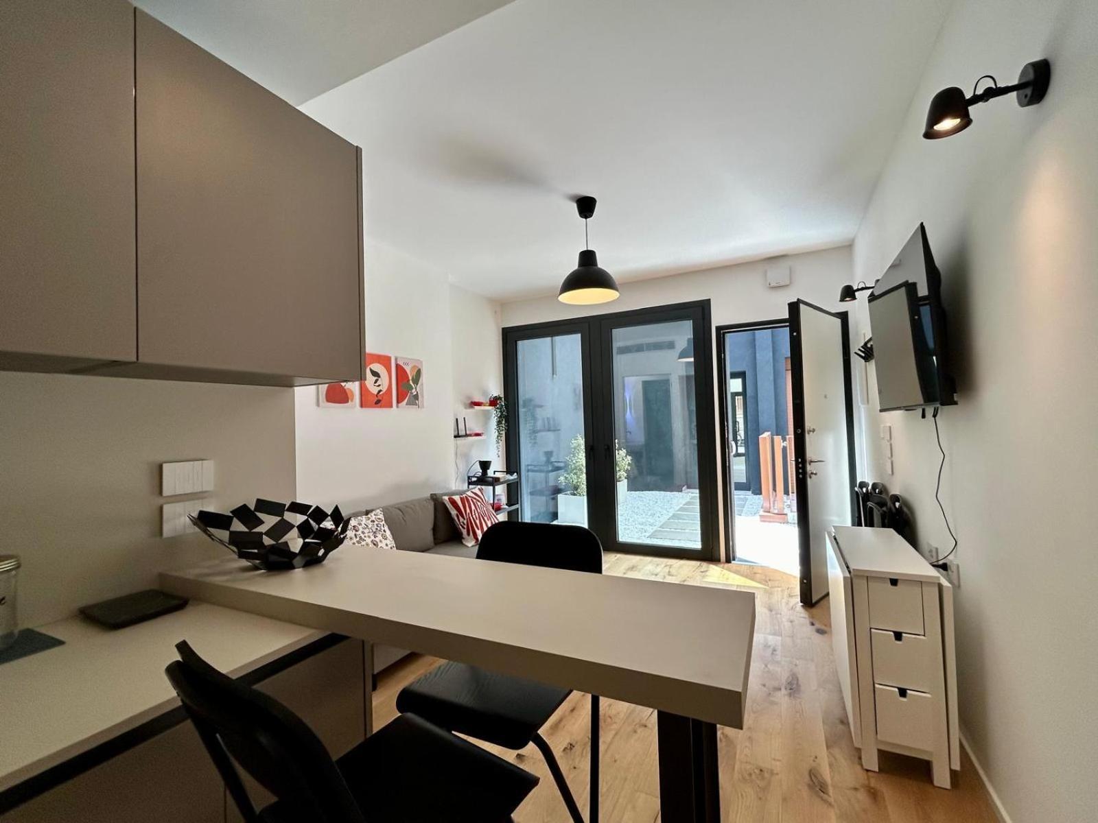 Kibilu Luxury Apt With Terrace, Isola District And Near Garibaldi Station Milan Bagian luar foto
