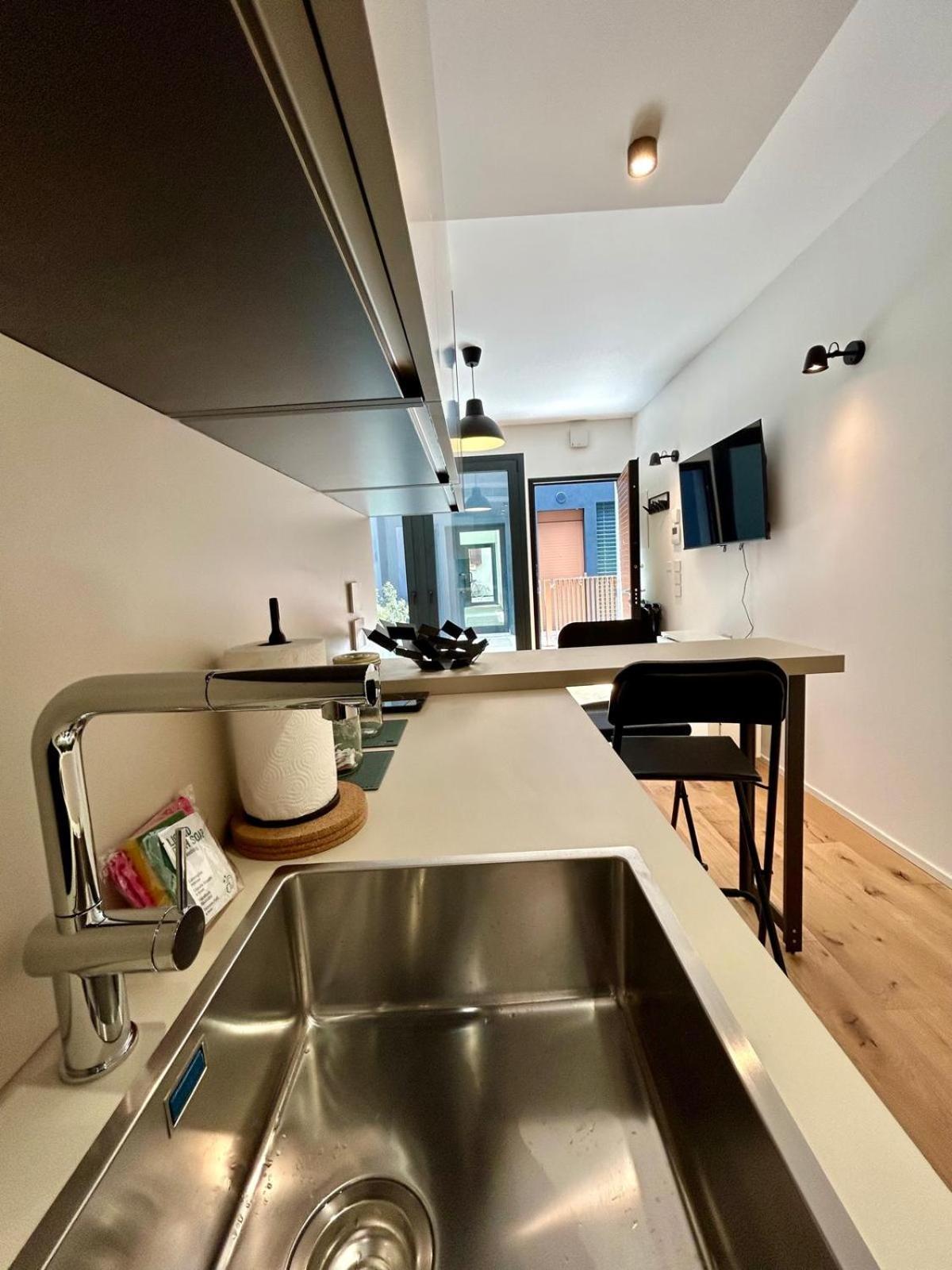 Kibilu Luxury Apt With Terrace, Isola District And Near Garibaldi Station Milan Bagian luar foto