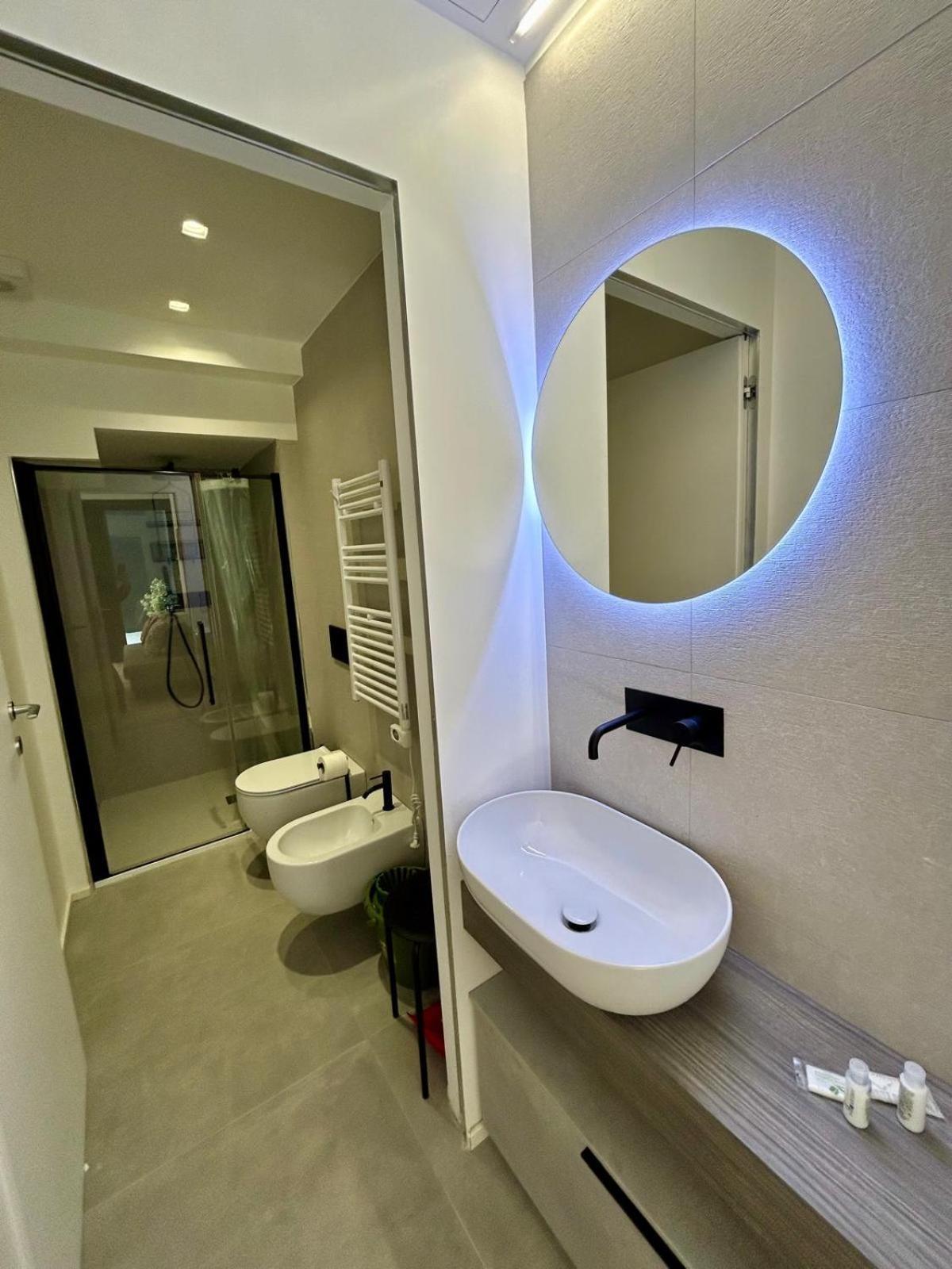 Kibilu Luxury Apt With Terrace, Isola District And Near Garibaldi Station Milan Bagian luar foto