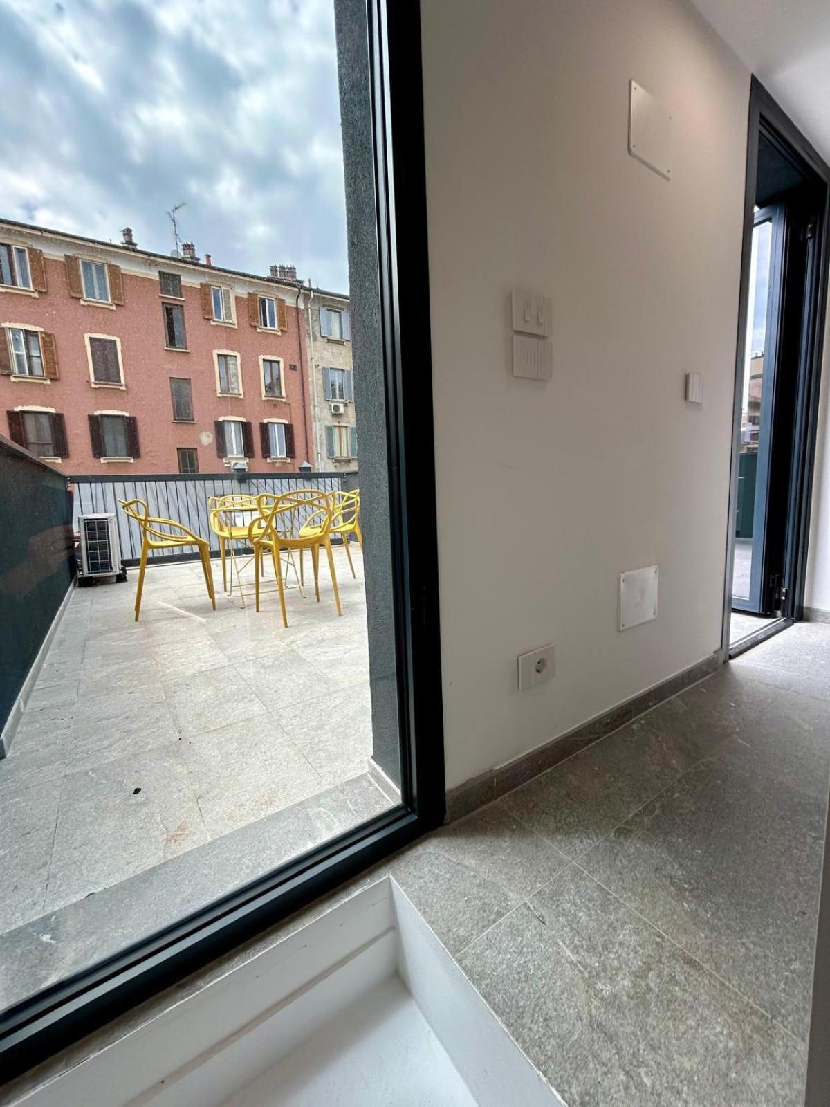 Kibilu Luxury Apt With Terrace, Isola District And Near Garibaldi Station Milan Bagian luar foto