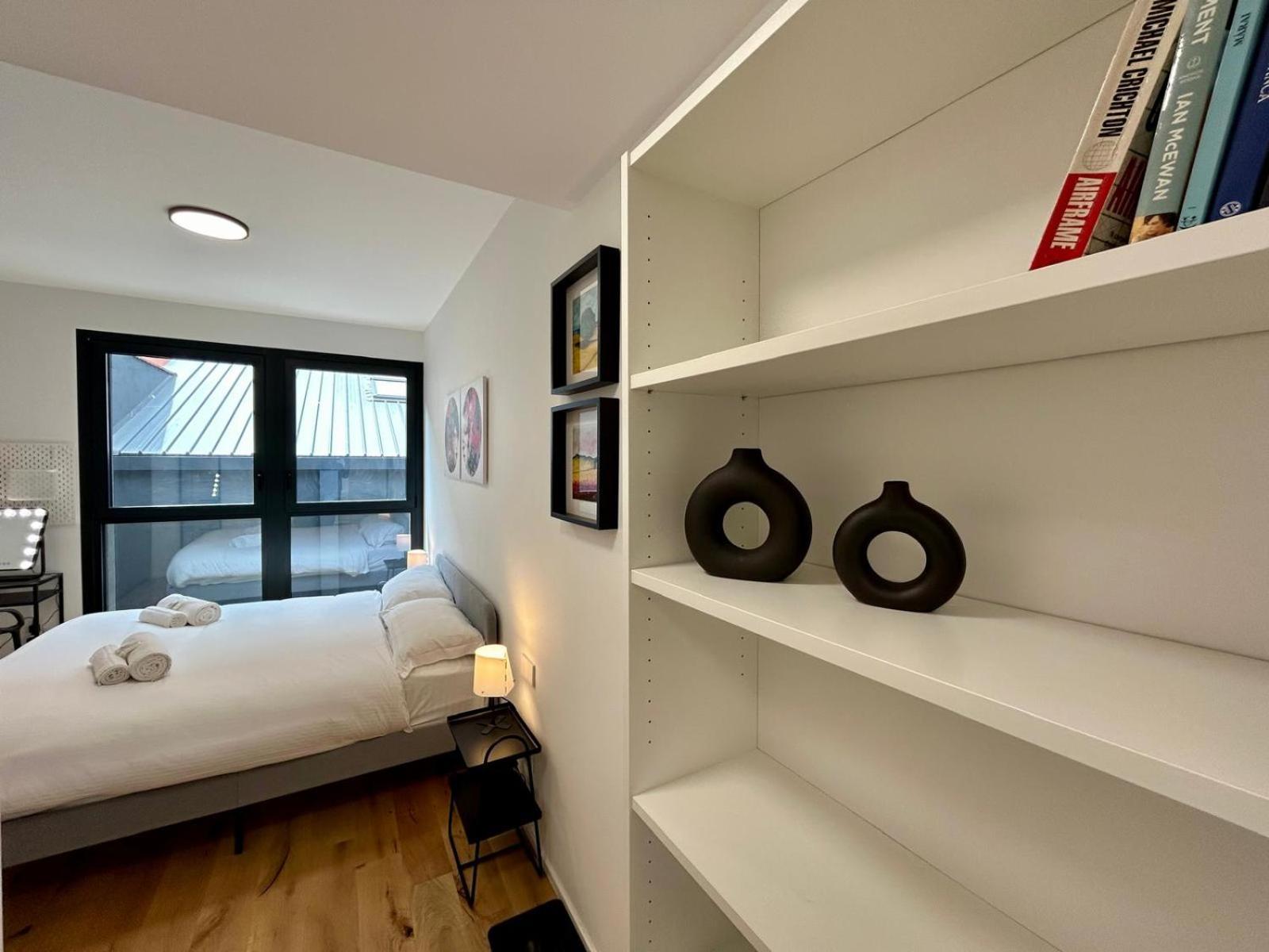Kibilu Luxury Apt With Terrace, Isola District And Near Garibaldi Station Milan Bagian luar foto