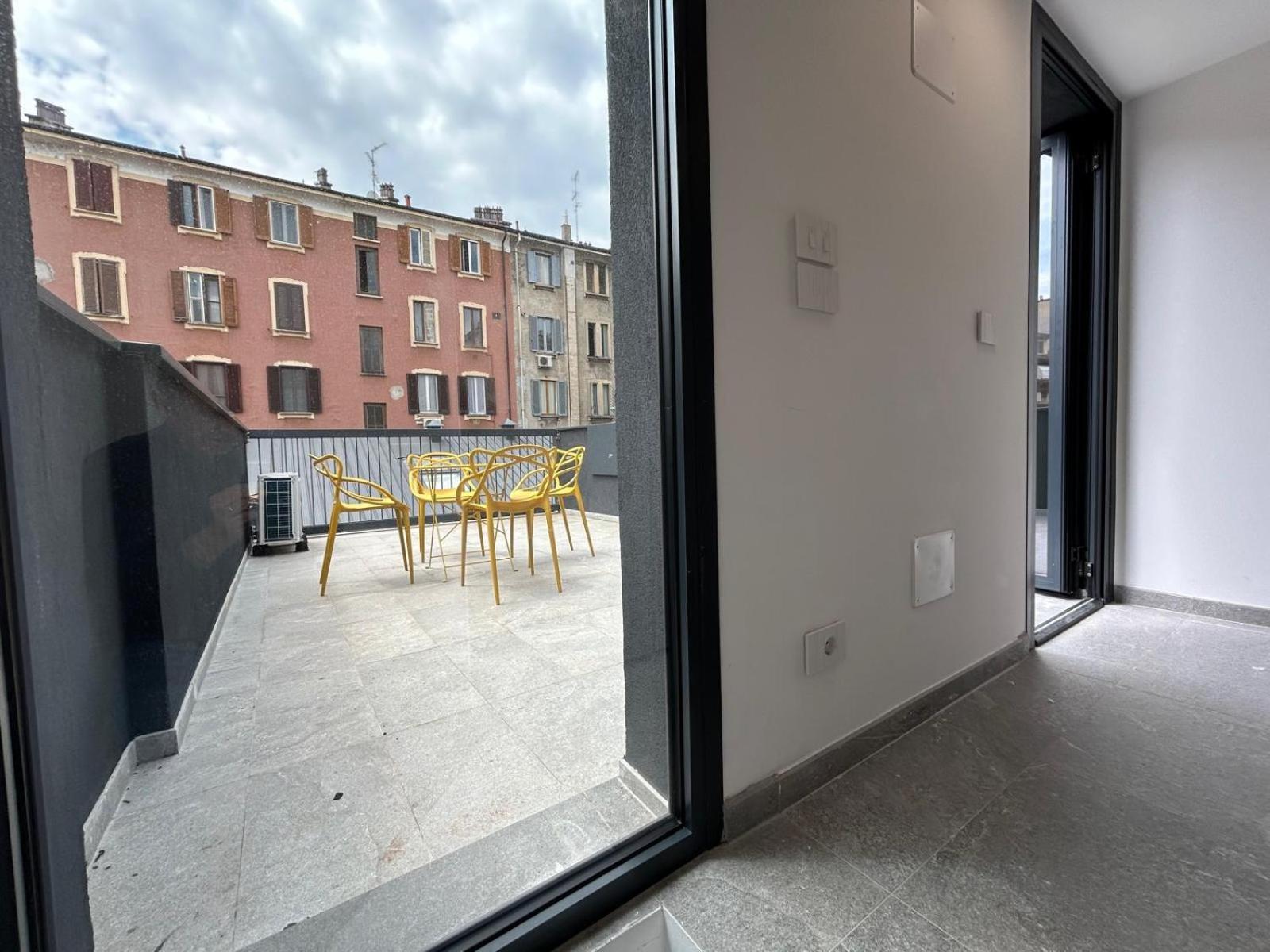 Kibilu Luxury Apt With Terrace, Isola District And Near Garibaldi Station Milan Bagian luar foto