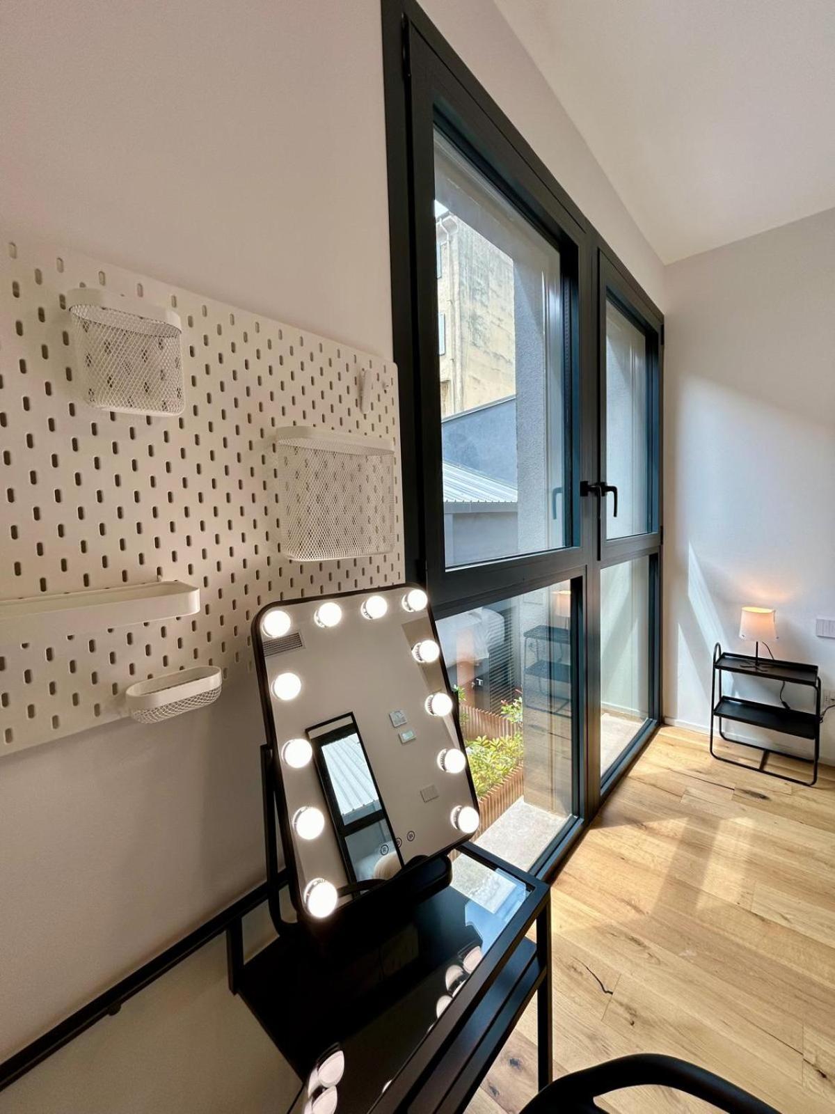 Kibilu Luxury Apt With Terrace, Isola District And Near Garibaldi Station Milan Bagian luar foto