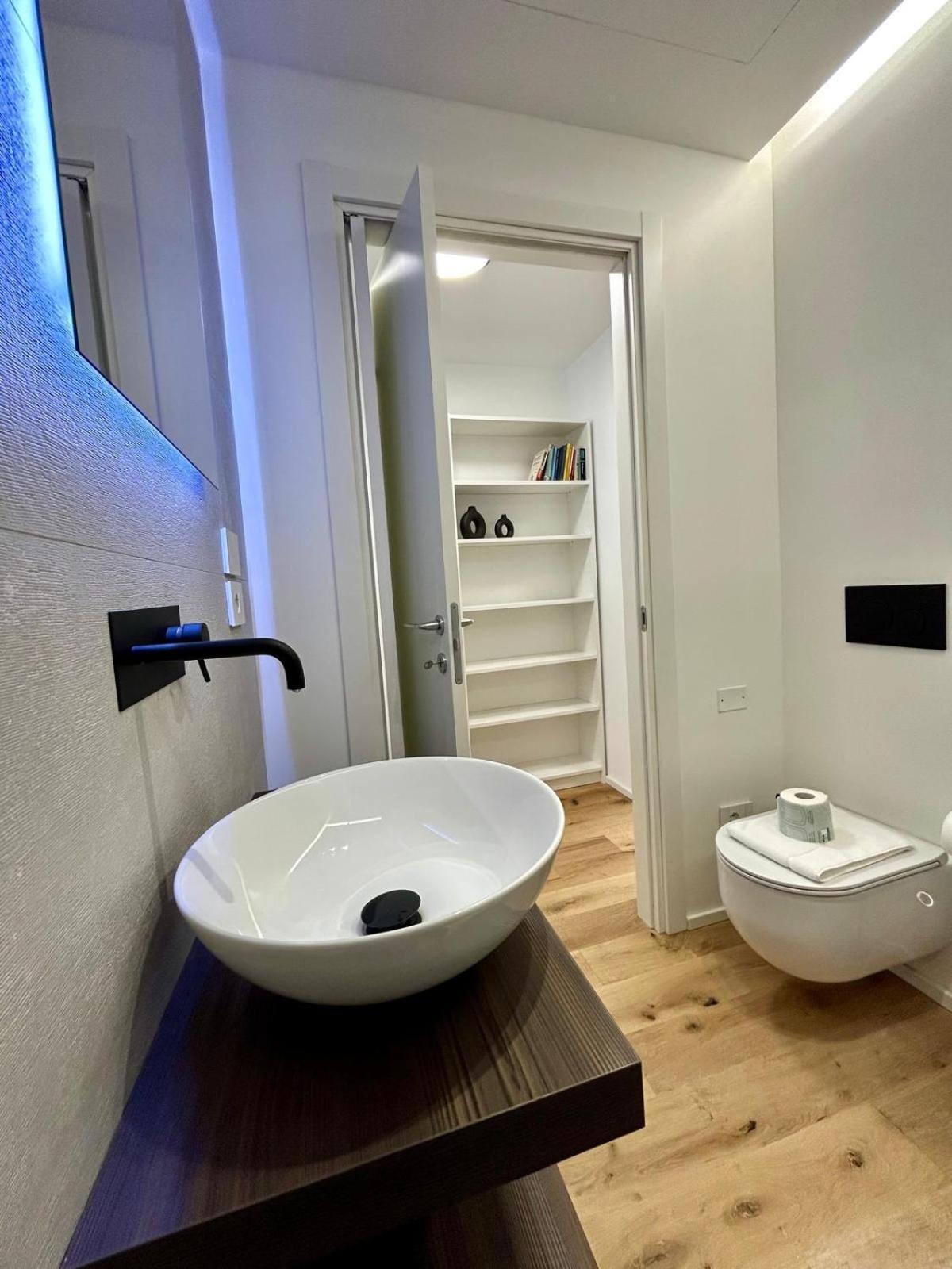 Kibilu Luxury Apt With Terrace, Isola District And Near Garibaldi Station Milan Bagian luar foto