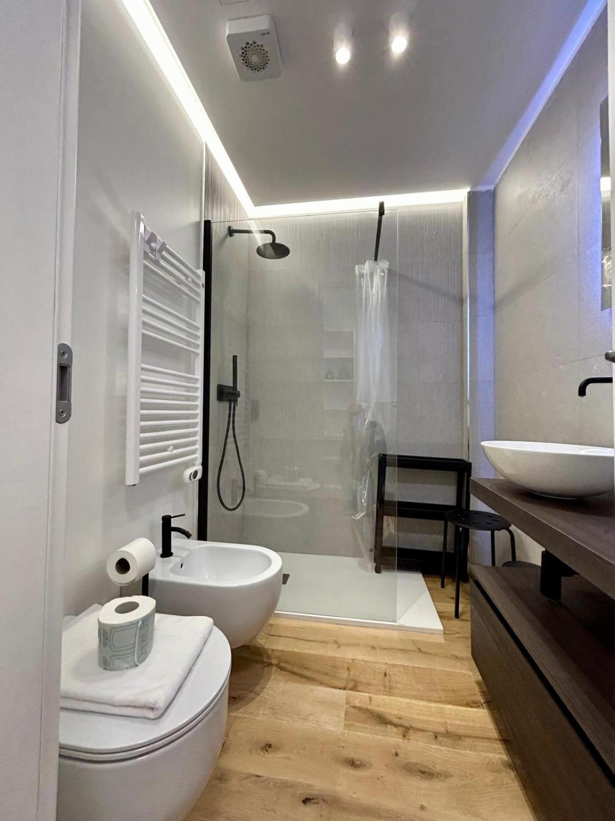 Kibilu Luxury Apt With Terrace, Isola District And Near Garibaldi Station Milan Bagian luar foto